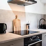 2bedroom Apartment-free Parking
