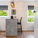 2bedroom Apartment-free Parking 公寓 *