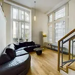 Charming Modern شقة