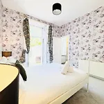 Centre Escape With Private Garden Edinburgh