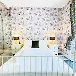 Centre Escape With Private Garden *