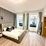 The Handy Hub Luxury Victorian - Fast Wifi & דירה