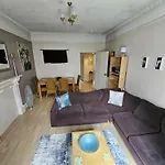 Charming 2bd Flat 10 Minutes To Castle *