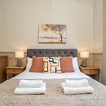 Pass The Keys Beautiful Modern Historical Flat Close To Castle דירה