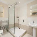 Elegant Flat With Garden In West End