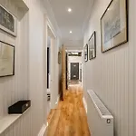 Elegant Flat With Garden In West End