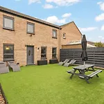 Dynastays- Stylish Seaside Home- Dog Friendly, Garden & Parking (adults Only) Holiday home