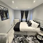 Holiday home Dynastays- Stylish Seaside Home- Dog Friendly, Garden & Parking (adults Only) Edinburgh