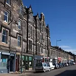 Dynastays- Stylish Seaside Home- Dog Friendly, Garden & Parking (adults Only) Edimburgo