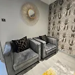 Dynastays- Stylish Seaside Home- Dog Friendly, Garden & Parking (adults Only) Casa de Férias