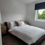 Stunning 3bed With Balcony And Free Parking Apartamento