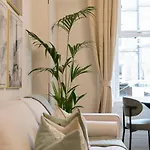 דירה The Compact Caledonian Flat - Haymarket
