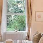 The Compact Caledonian Flat - Haymarket דירה אדינבורו