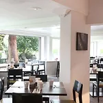 Express West By Ihg Hotel