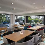 Express West By Ihg Hotel 3*