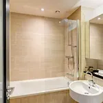 أبيكس غراسماركت 4*