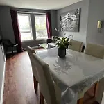 Two Bedroom Flat Close To Meadows With Free Parking By Parking Permit * Edynburg
