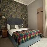 Armadillo Guest House- Adults Only *