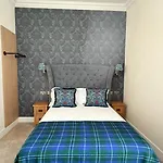 Armadillo Guest House- Adults Only