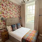 בית הארחה Armadillo Guest House- Adults Only אדינבורו