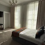 Armadillo Guest House- Adults Only * אדינבורו