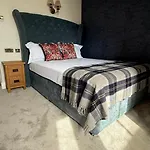 Armadillo Guest House- Adults Only Edinburg
