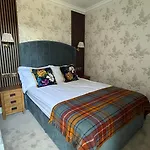 Armadillo Guest House- Adults Only
