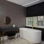 Διαμέρισμα Royalmileluxe - 2Br Apartment With Freestanding Bathtub
