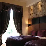 Regency בית הארחה 4*