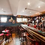 Victoria Park House Hostel *