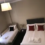 בית הארחה Edinburgh Central Rooms 3*