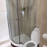 Adelphi Pensión 3*