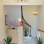 Edinburgh City Suites 4*