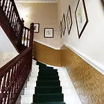 Pensión Gladstone House 4*