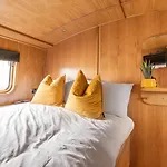 - Houseboats 船上ホテル 4*
