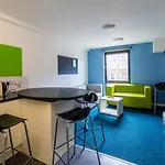 Apartment Destiny Student - Shrubhill *