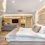 Centre Luxury For 2
