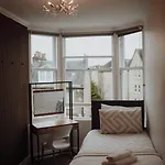16 Pilrig Bed & Breakfast