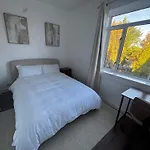 4br Near Airport & Centre Free Parking * إدنبرة