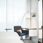 מלון Courtyard By Marriott West 4*