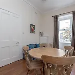 Apartman 3 Bedrooms Flat In New Town , Lothian Road *