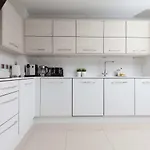 Luxurious - Sleeps 6