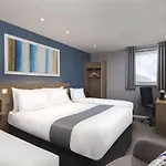 מלון Travelodge 3*