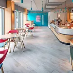 Yotel 4*