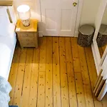 Joivy Elegant Apartment By Princes Street Gardens Edinburgh