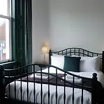 4 Friends House * 爱丁堡