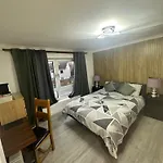 The Westburn Nest בית אירוח *