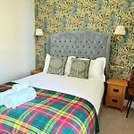 Armadillo Guest House- Adults Only Edinburg
