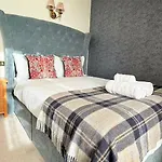 Armadillo Guest House- Adults Only