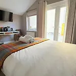 Armadillo Guest House- Adults Only *